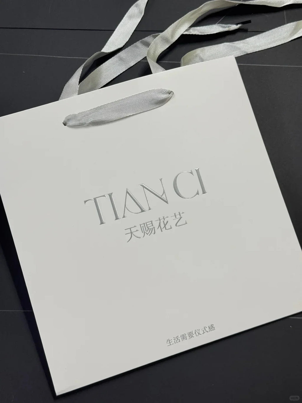 large size paper shopping tote bag for retail store